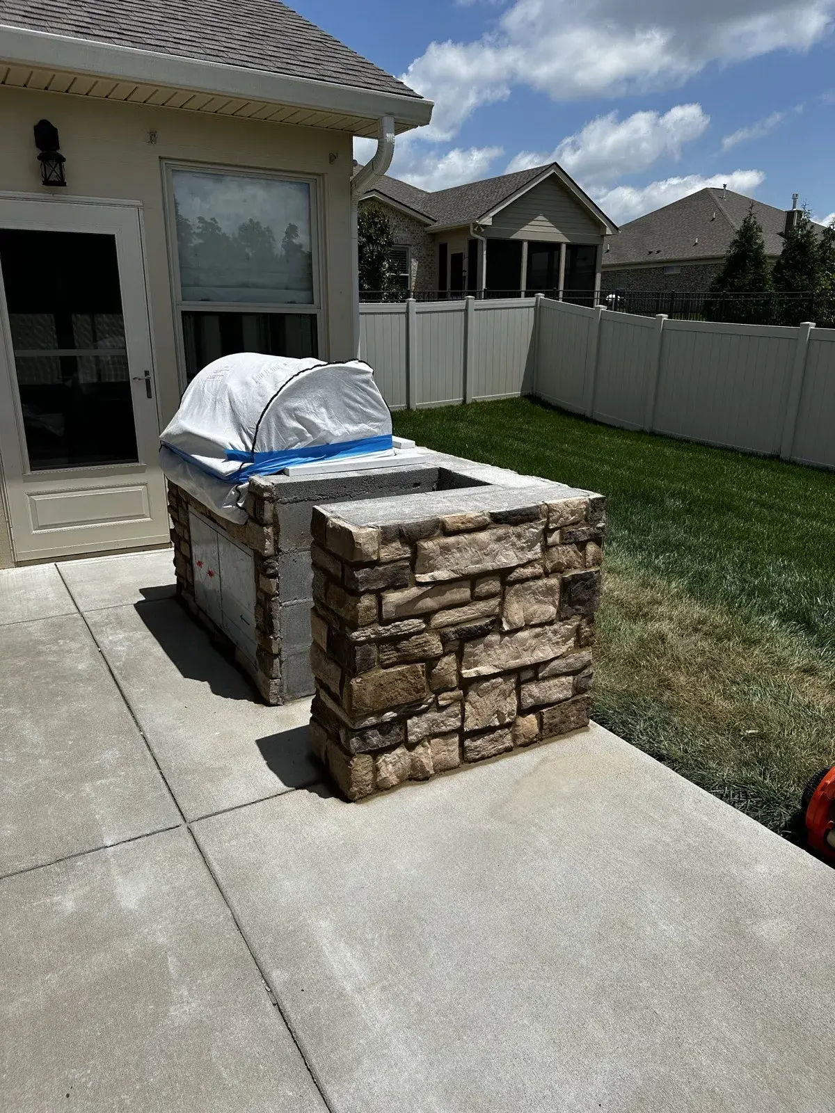 Finished outdoor kitchen masonry project